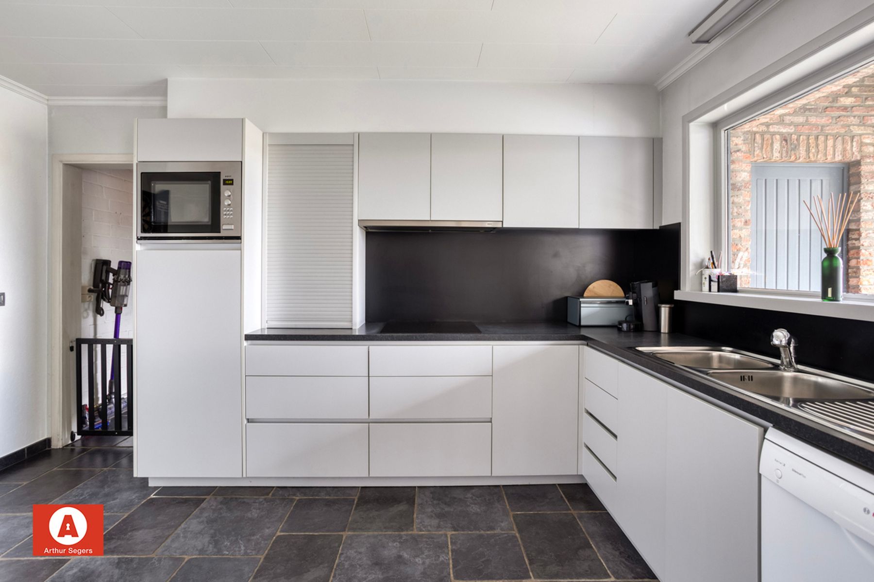 Instapklare open bebouwing met garage op centrale ligging foto 12