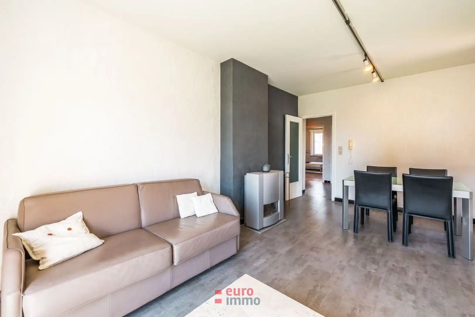 Appartement met 3 slaapkamers aan de rand van de villa-wijk! foto 5