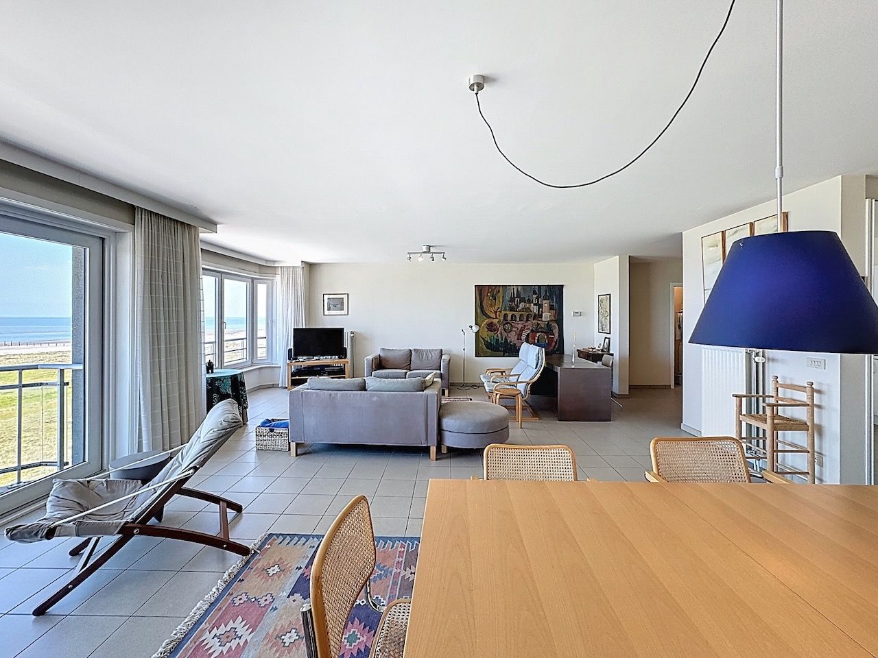 Buitengewoon ruim appartement met frontaal zeezicht en een woonkamer van maar liefst 8,12 m breed! foto 14