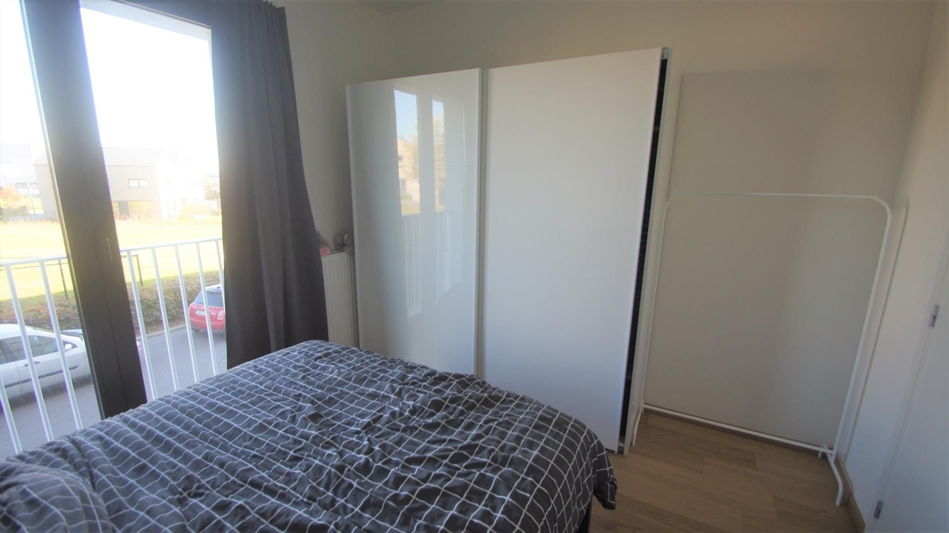 Prachtig app. met 2 slpks, autostaanplaats en ruim terras (55 m²!) foto 6