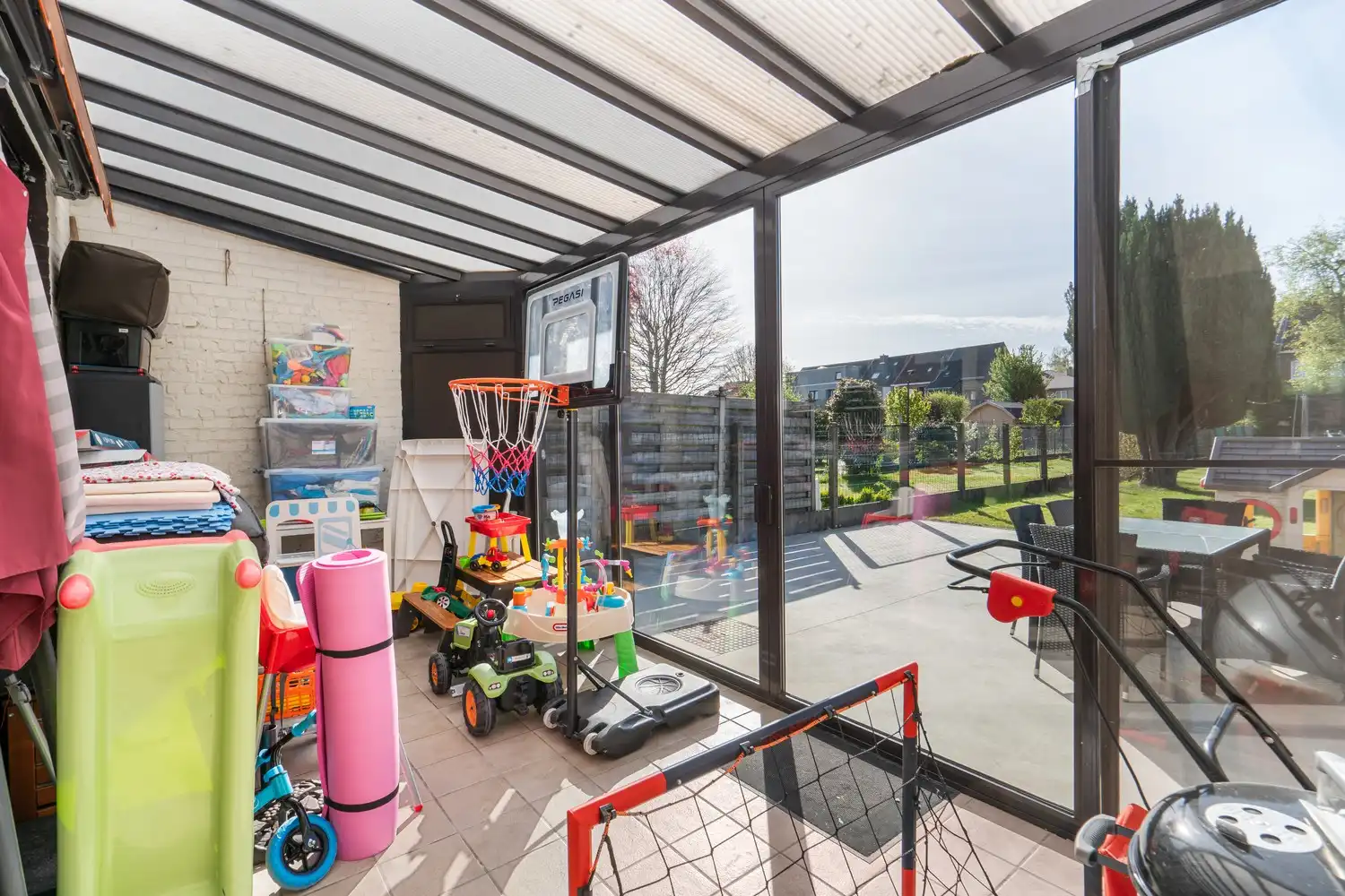 Prachtig gerenoveerde woning met tuin, zonnepanelen en garage in Sint‑Pieters‑Leeuw foto 6