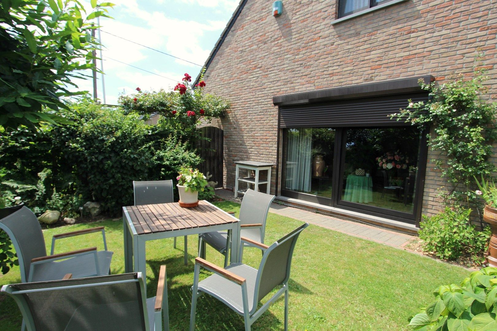 Charmante woning met veranda en mooie tuin in een rustige, landelijke omgeving foto 25