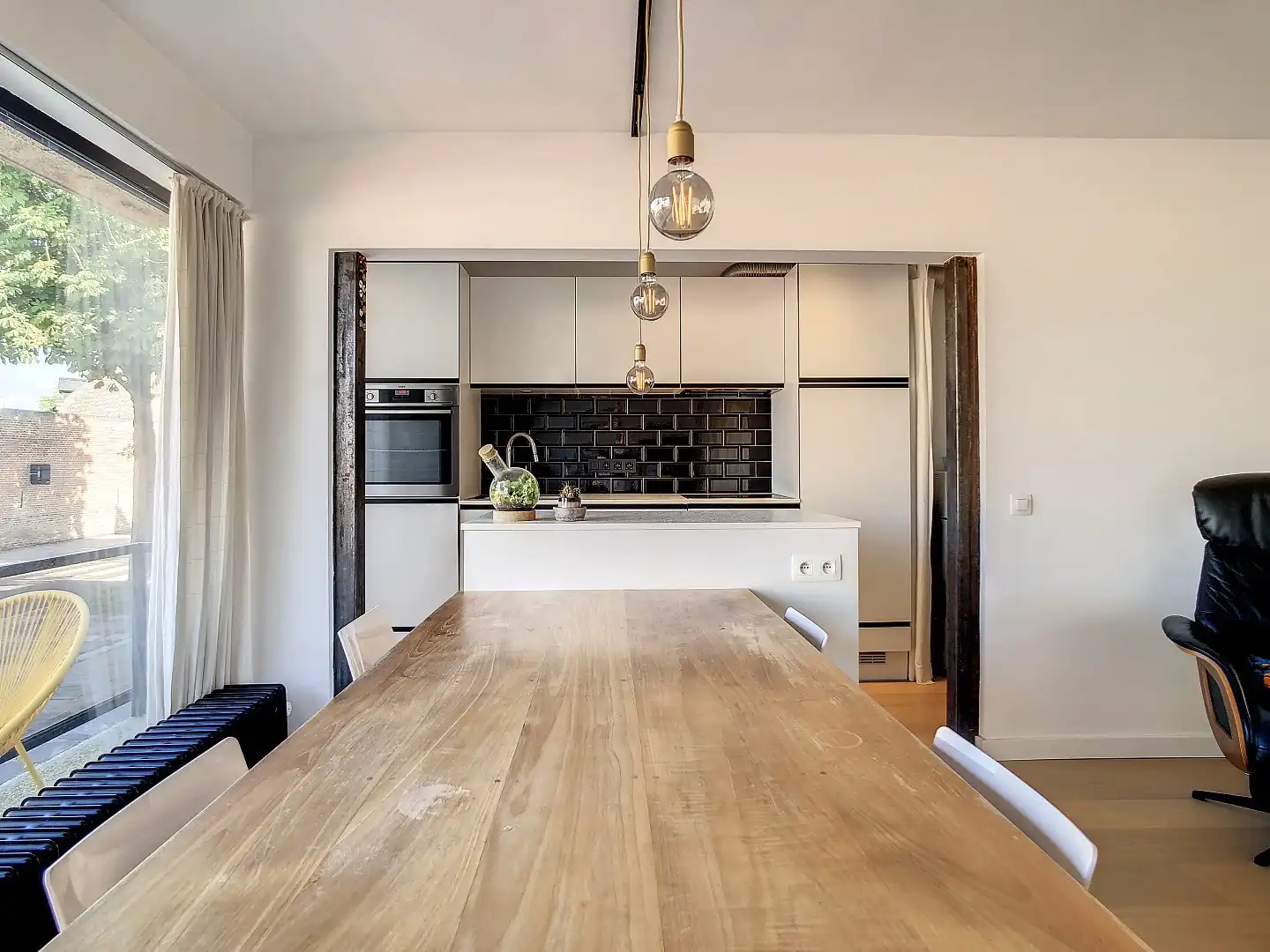 Goed gelegen gerenoveerd appartement met twee ruime slaapkamers, terras (25 m²) en garagebox - bewoonbare oppervlakte 73 m²        foto 2