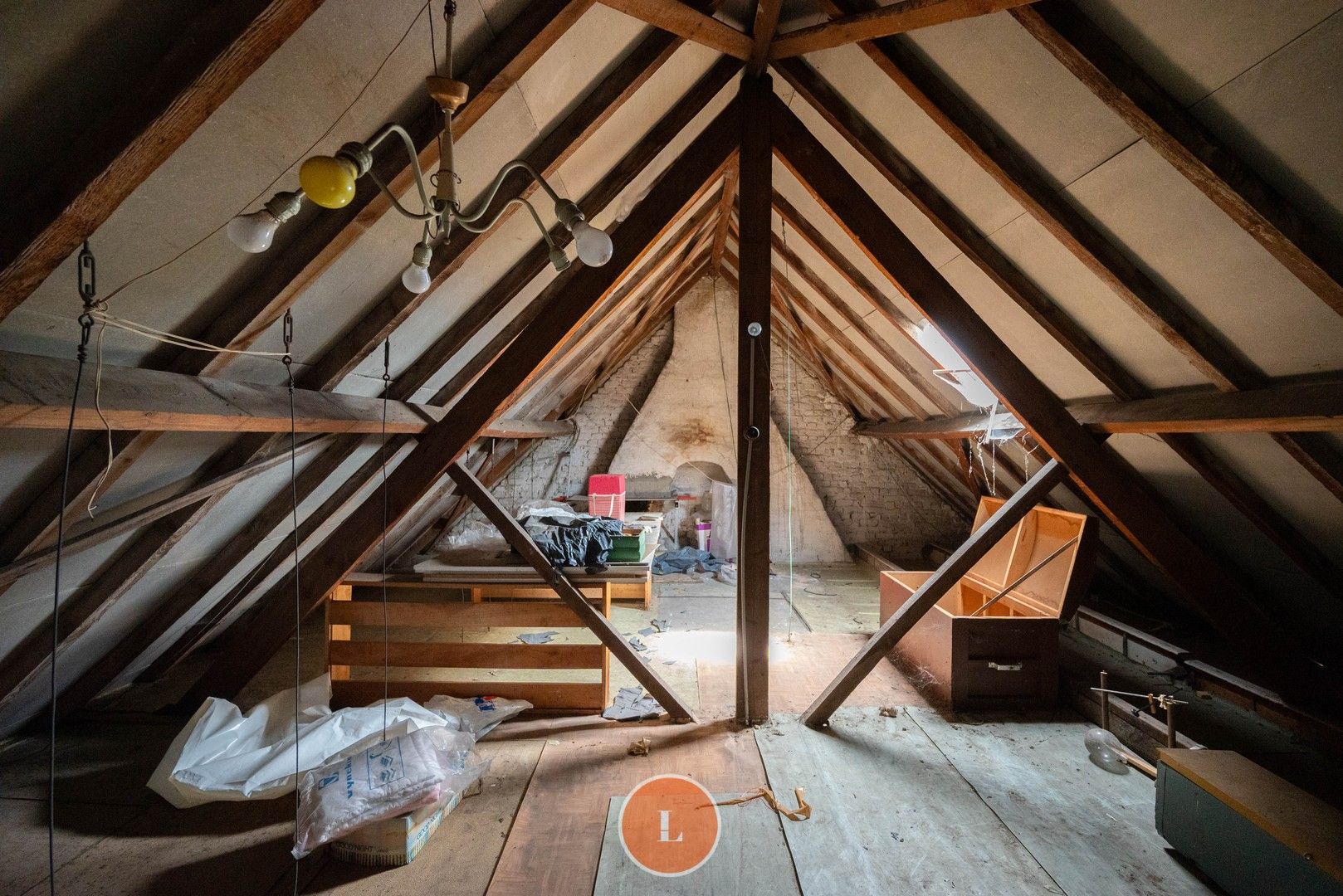 Te renoveren woning met 3 slaapkamer en grote tuin in Izegem. foto 16