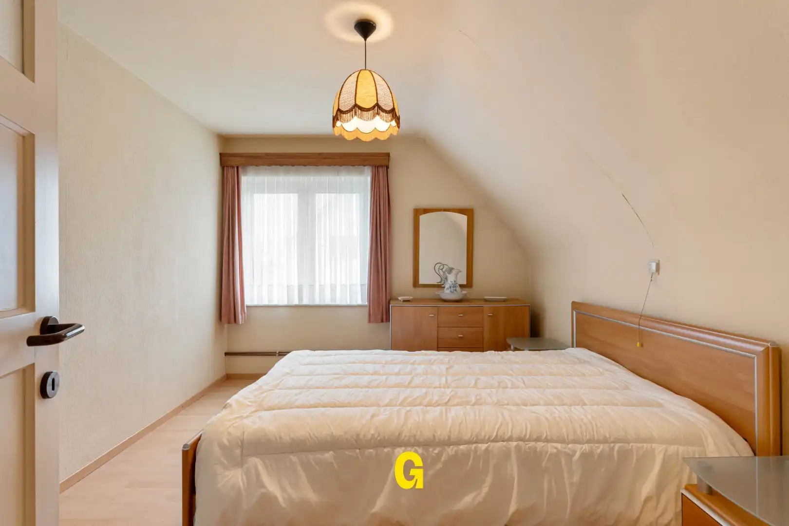 Te renoveren doch verzorgde halfopen woning met vier slaapkamers op 6a 43ca foto 16