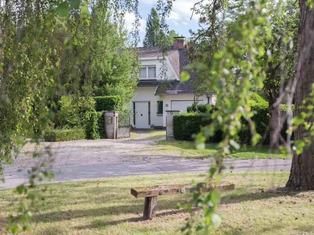 Hoofdfoto van de publicatie: Uniek gelegen woning in doodlopende straat grenzend aan het Parkbos