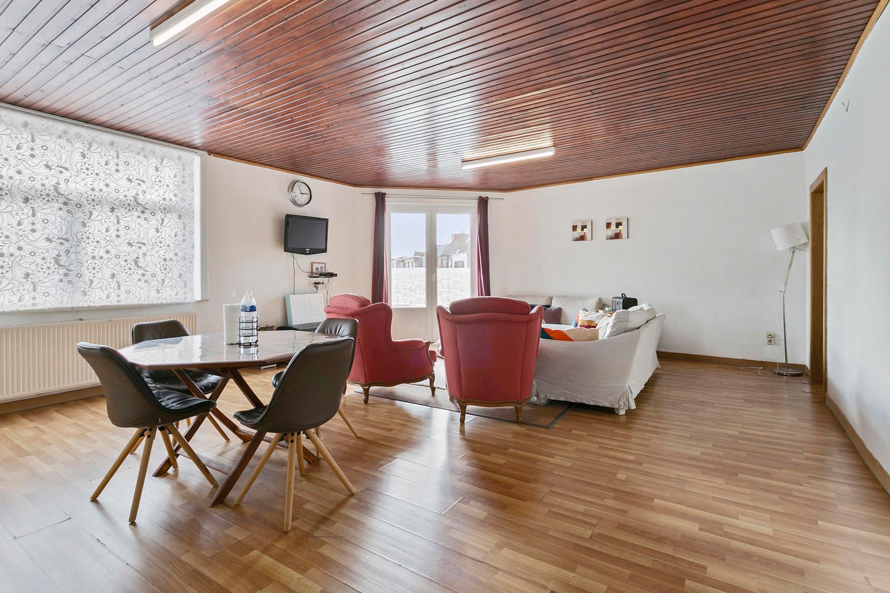 Karaktervol opbrengstgebouw op toplocatie in Ronse! foto 19