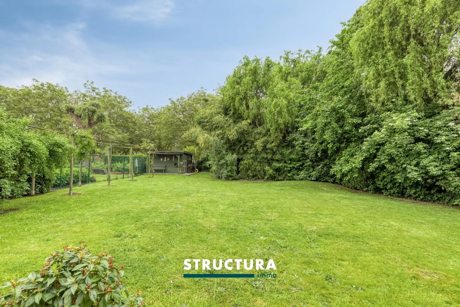 Gezinsvilla op topligging met prachtige ZW tuin foto 11