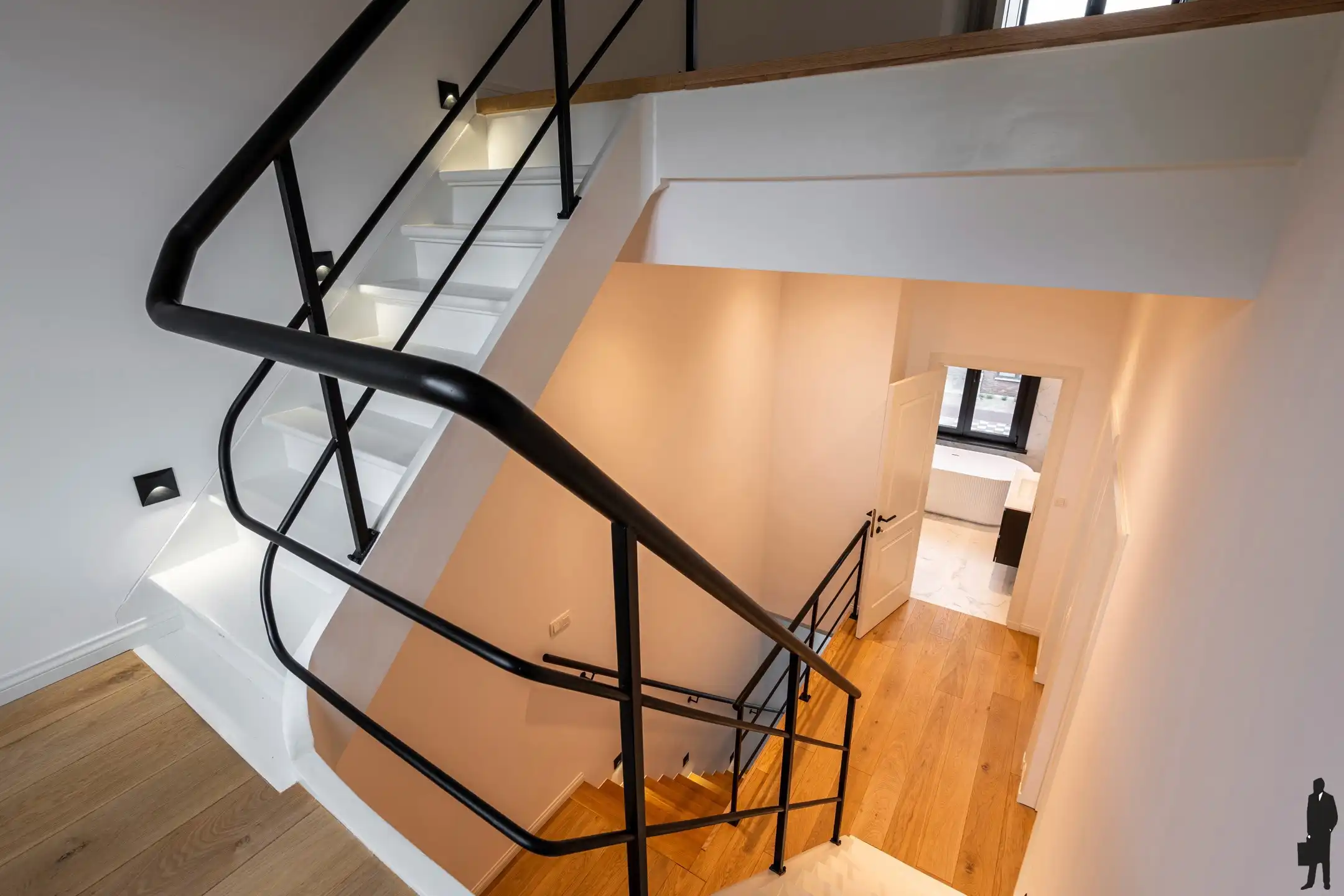 Luxe gerenoveerde woning met 4 slpk, 2 bdk en zonnige tuin foto 27
