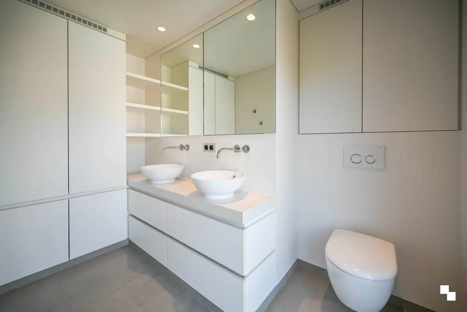 Luxueus afgewerkt appartement in het centrum van Waregem foto 15