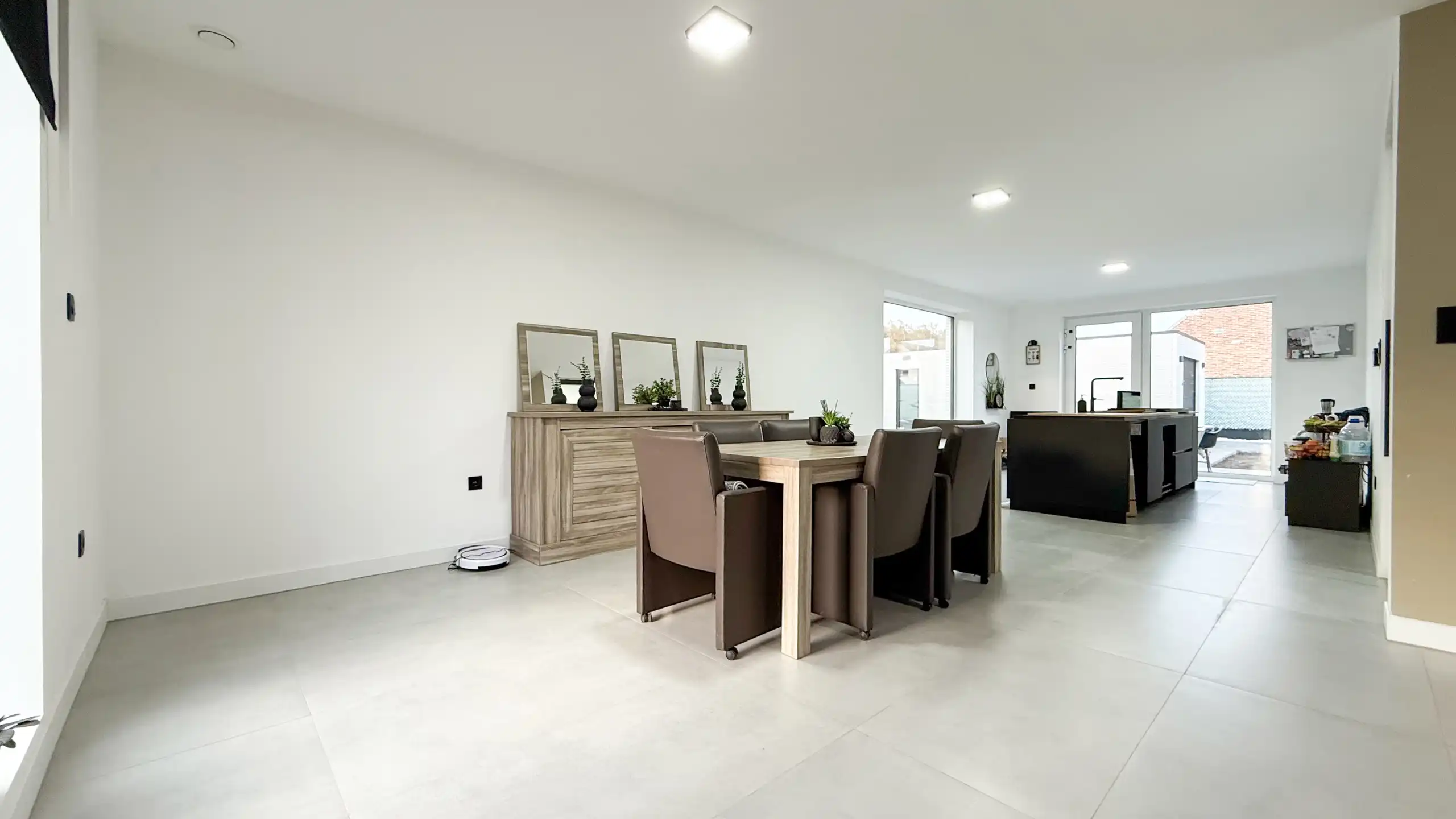 Open nieuwbouwwoning met garage op ruim hoekperceel van 5are foto 7