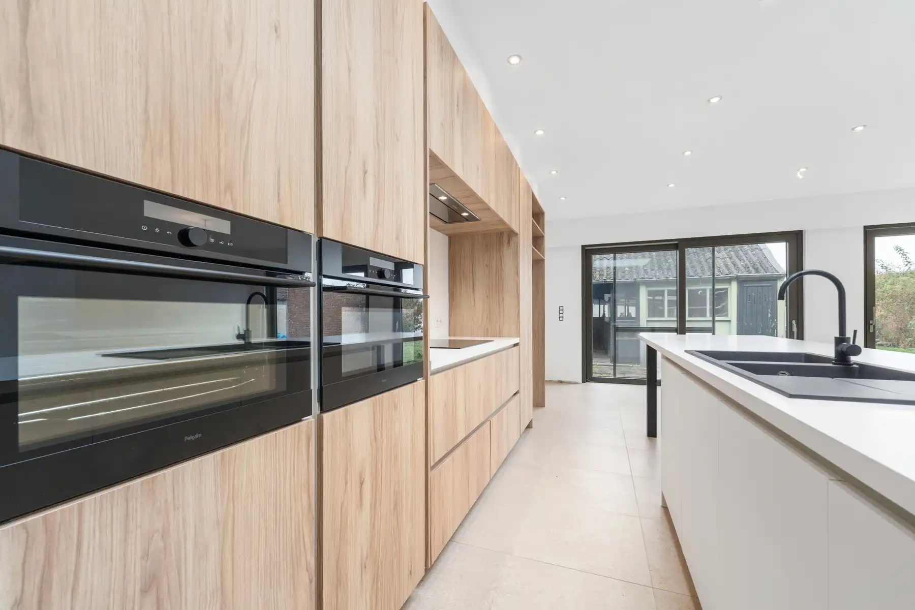 TE KOOP - Ruime deels gerenoveerde woning van 280m²  foto 7