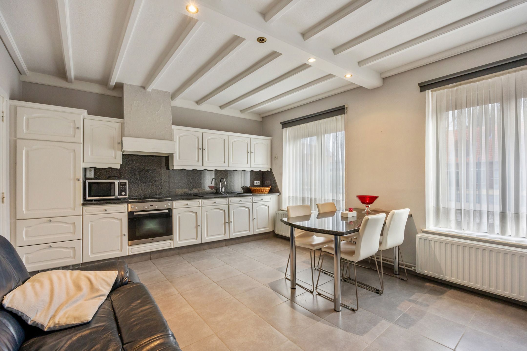 Ruime eengezinswoning met authentieke charme in Koninksem foto 3