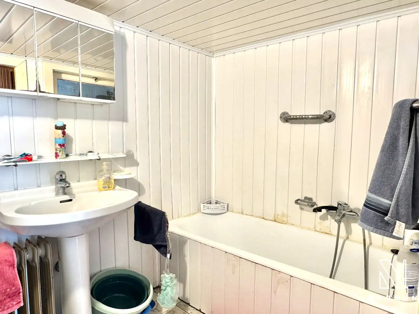Instapklare woning te koop in Bavikhove met 3 slaapkamers, 2 badkamers en werkatlier op rustige, landelijke ligging! foto 10
