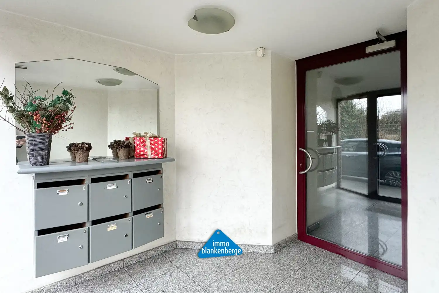 Licht en comfortabel appartement met twee slaapkamers foto 12