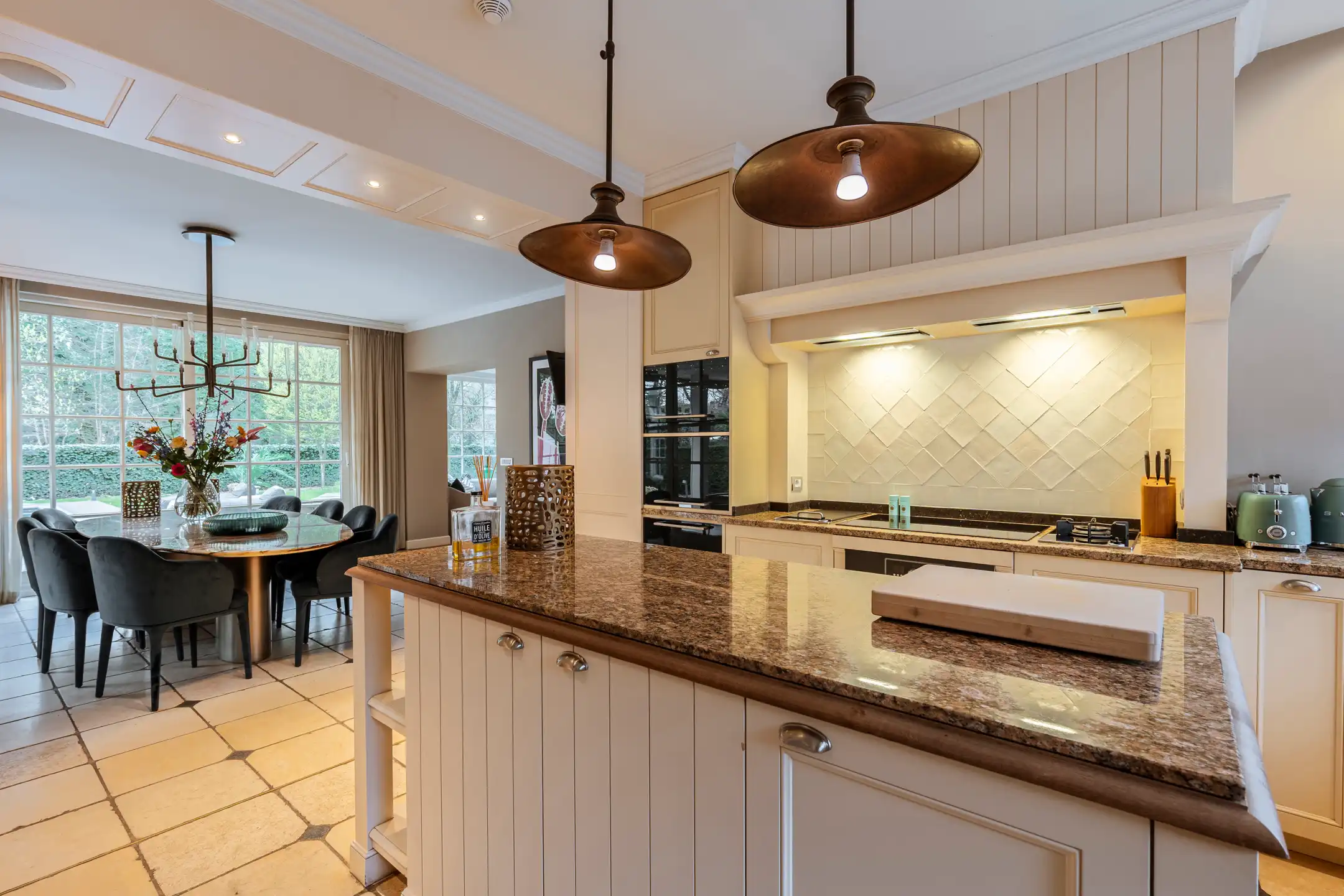 Rietgedekte villa op 2.000 m² met zwembad foto 11