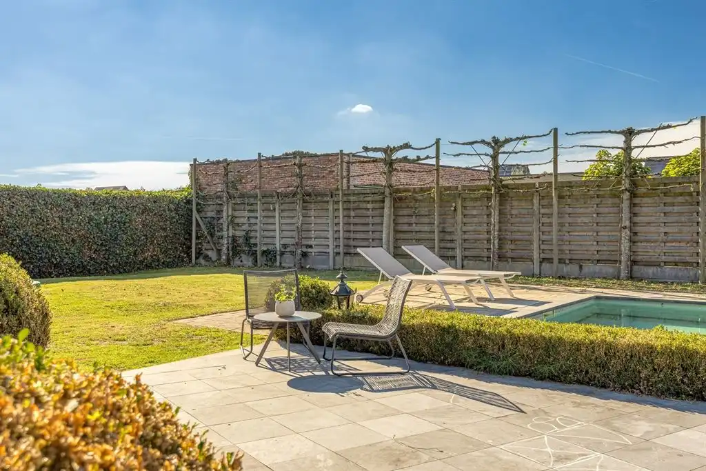 karaktervolle villa met zonnige tuin en zwembad foto 27