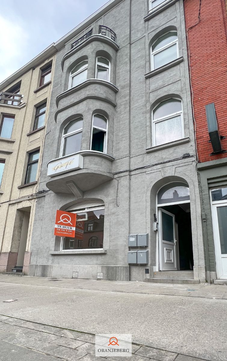 Gerenoveerd gelijkvloerse commerciële ruimte vlakbij UZ foto 21