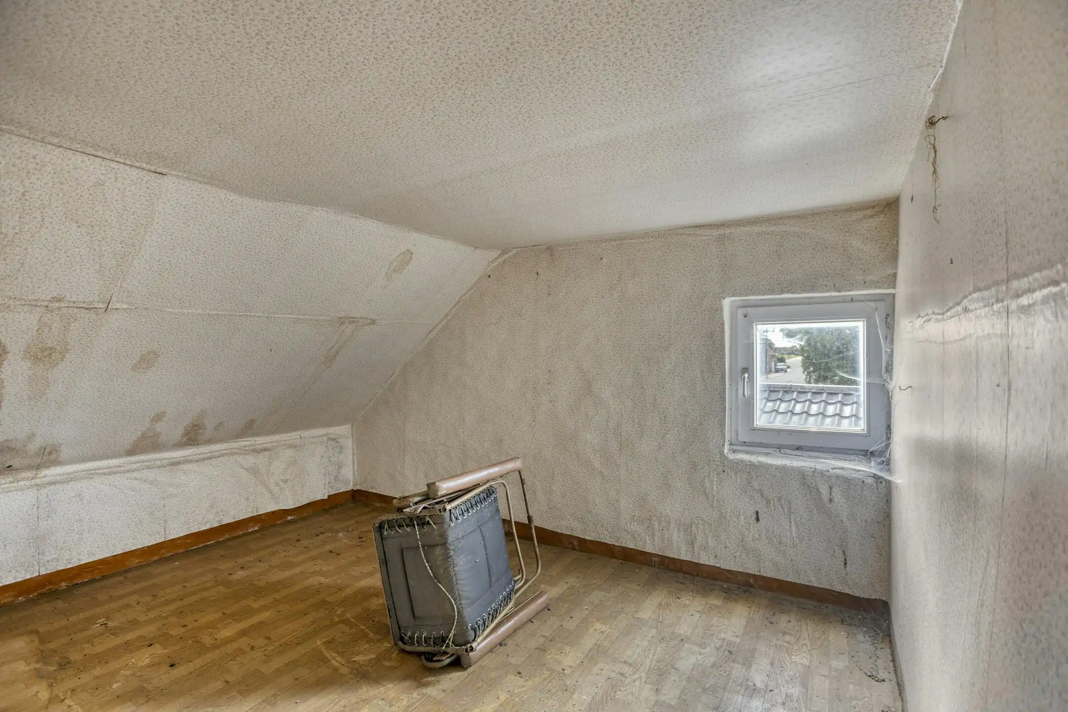Te renoveren/af te breken woning te Leisele (Alveringem). foto 11