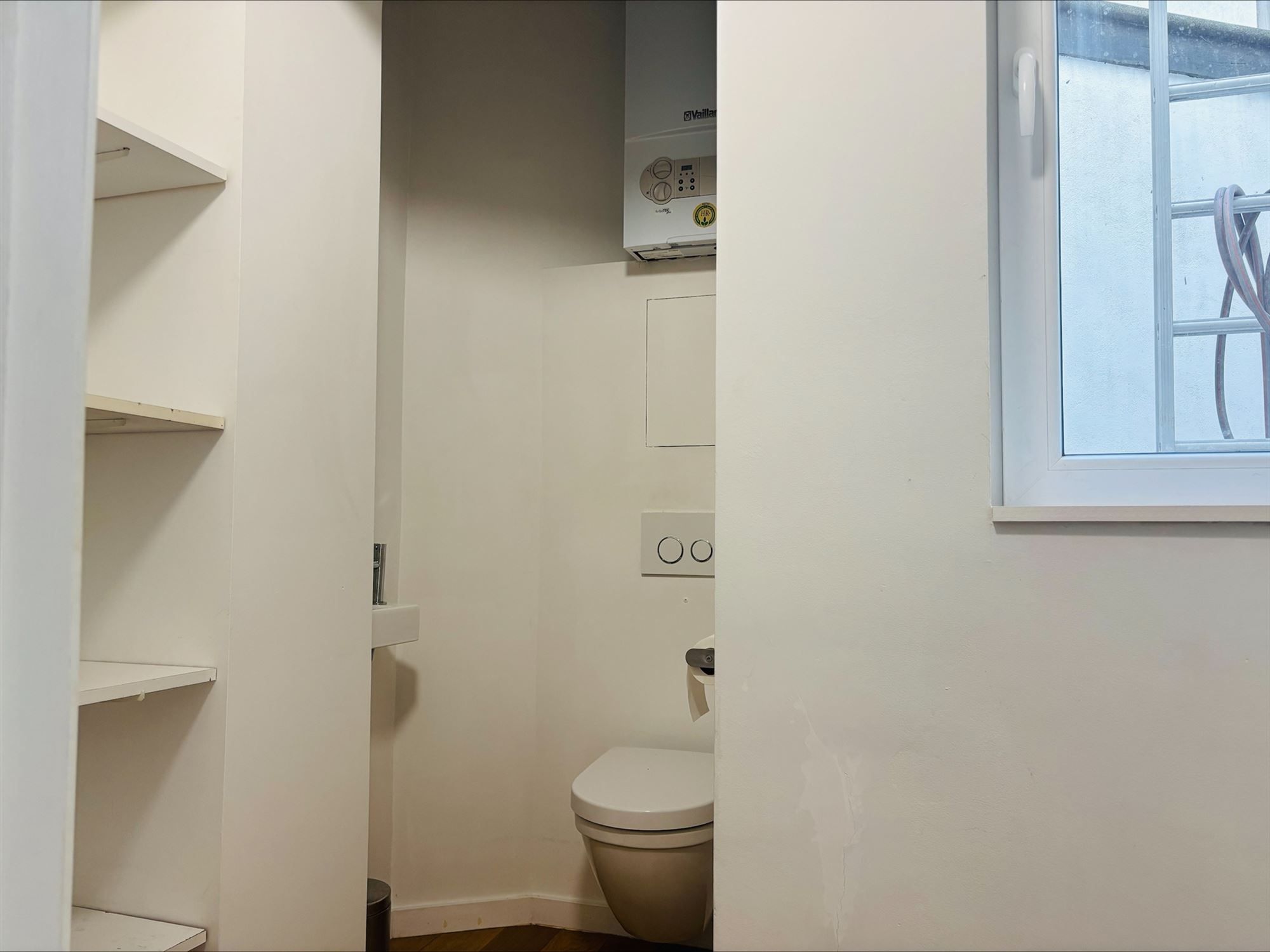 Karaktervol en lichtrijk 1-slaapkamerappartement met ruim terras op toplocatie! foto 16