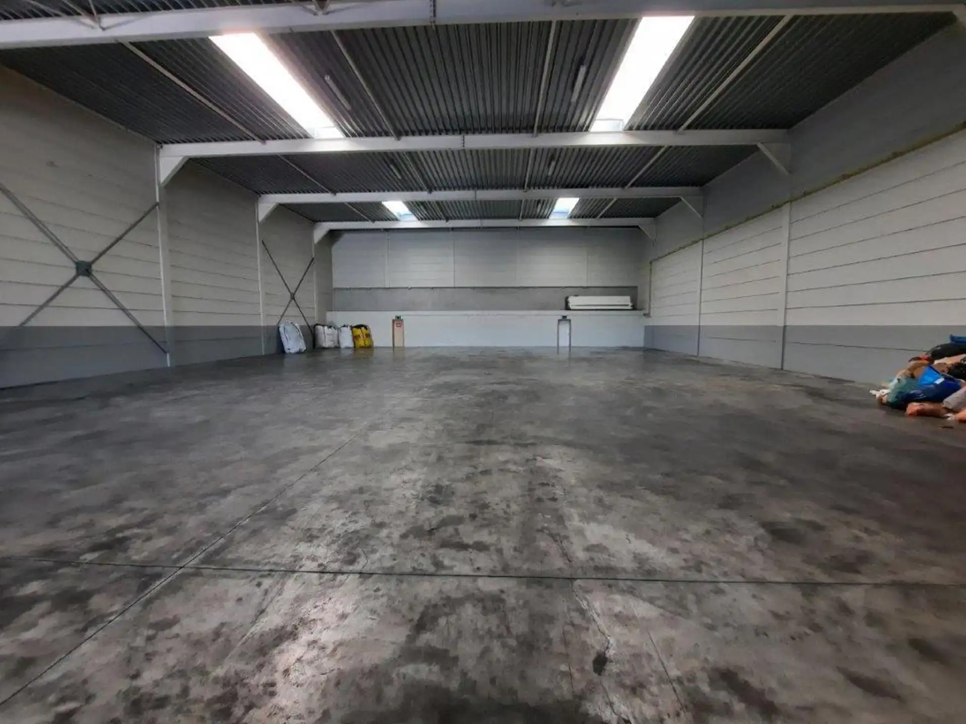 Magazijn H 760 m² met bureel nabij E34 en Waaslandhaven foto 3