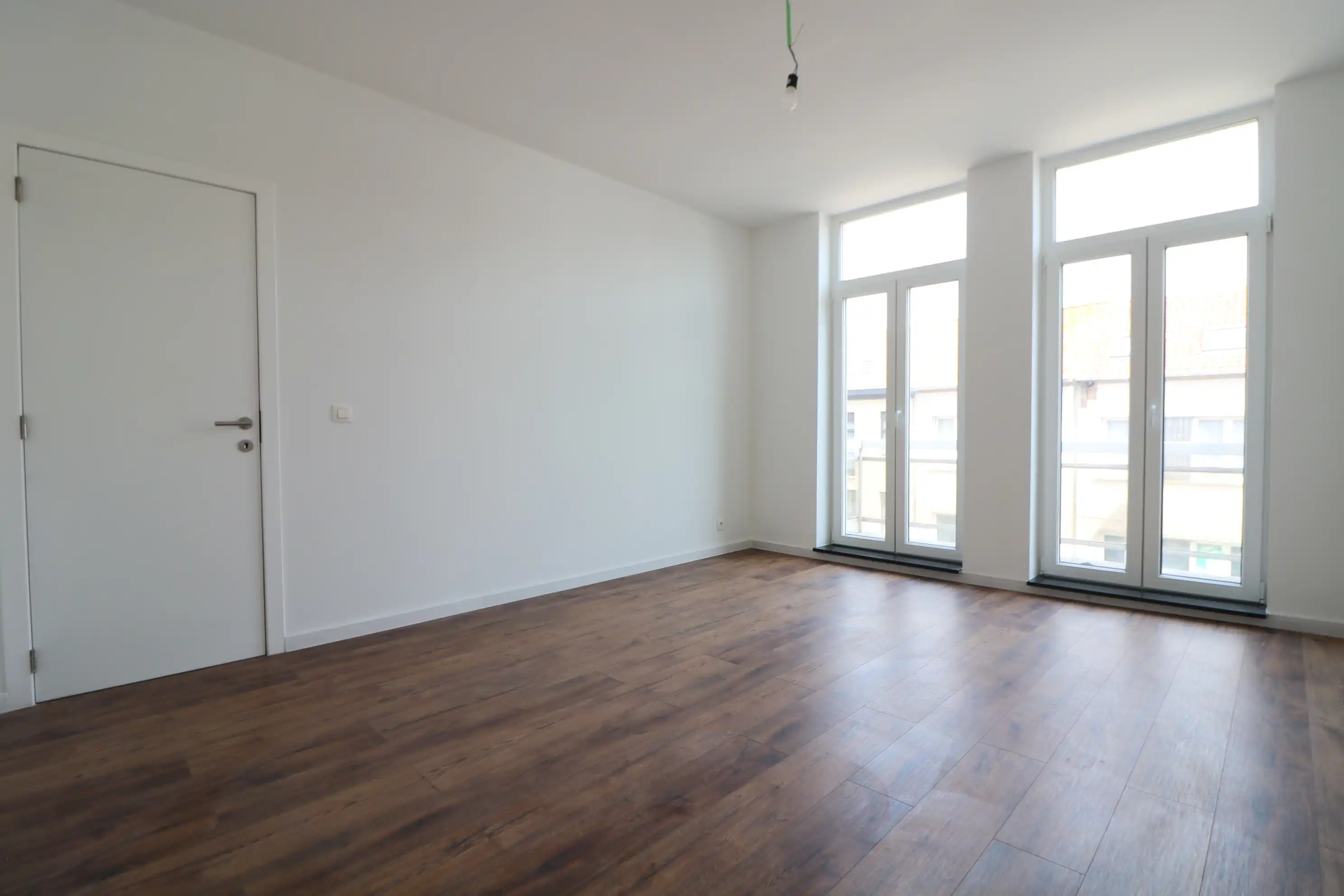 Zeer ruim, volledig gerenoveerd duplexappartement (128m²) met 3 slaapkamers en 2 badkamers. foto 3