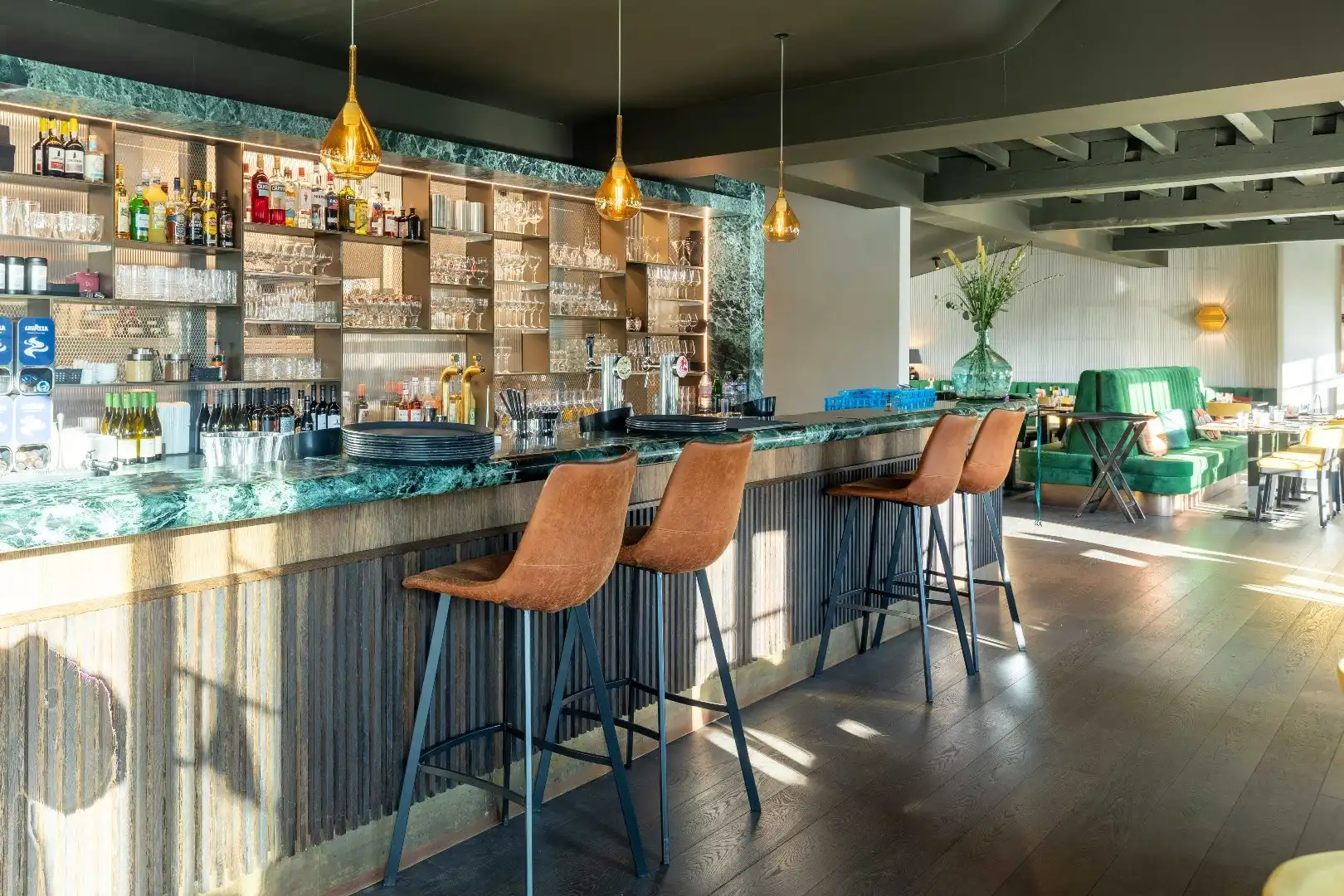 Luxe horecazaak met woonst, parking, terrassen en bureel te Oostduinkerke. foto 12