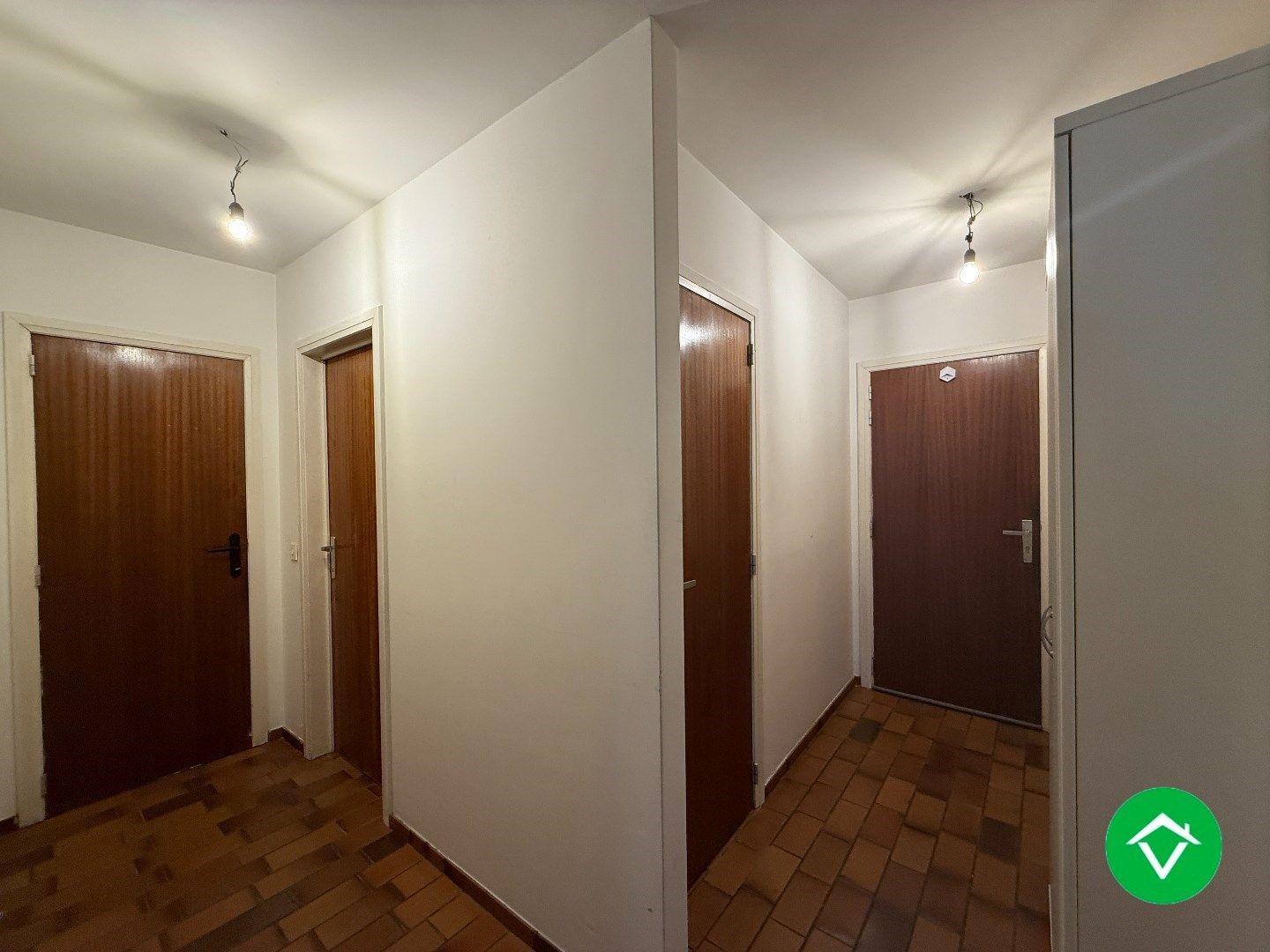 Instapklaar appartement met twee slaapkamers en garage te Roeselare foto 3