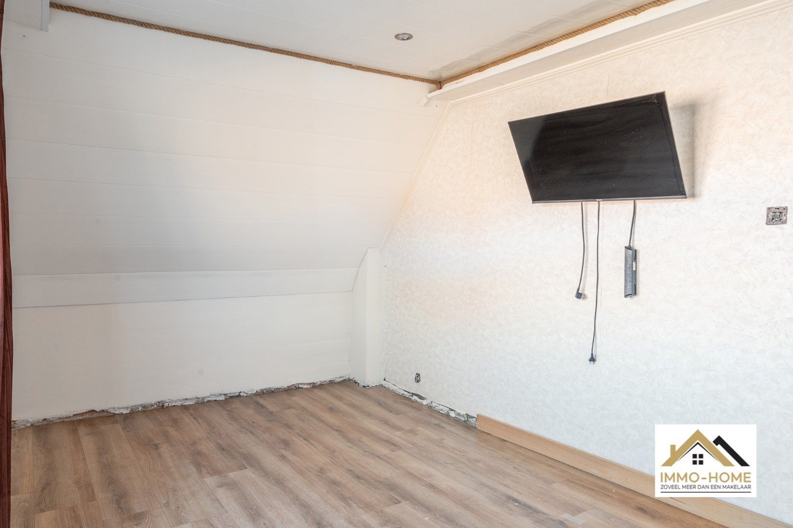 Deels gerenoveerde woning vol potentieel  foto 19