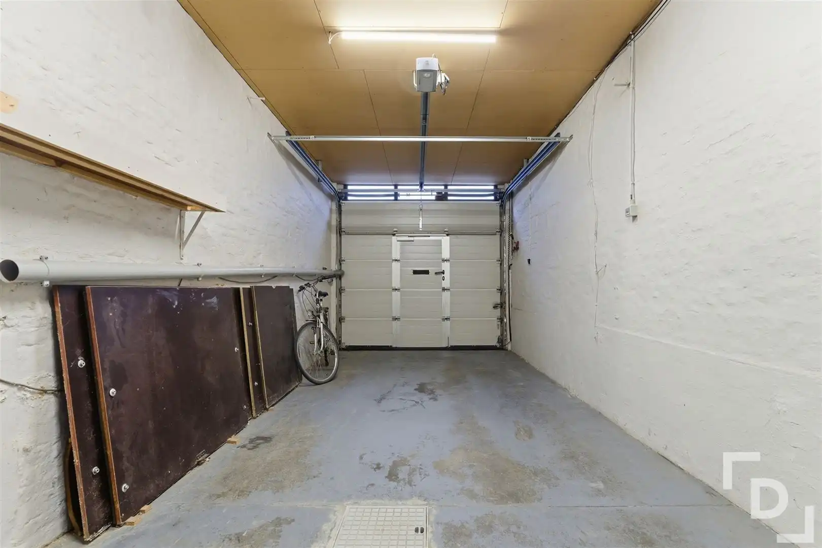 Te renoveren woning met inpandige garage in centrum Watou foto 10