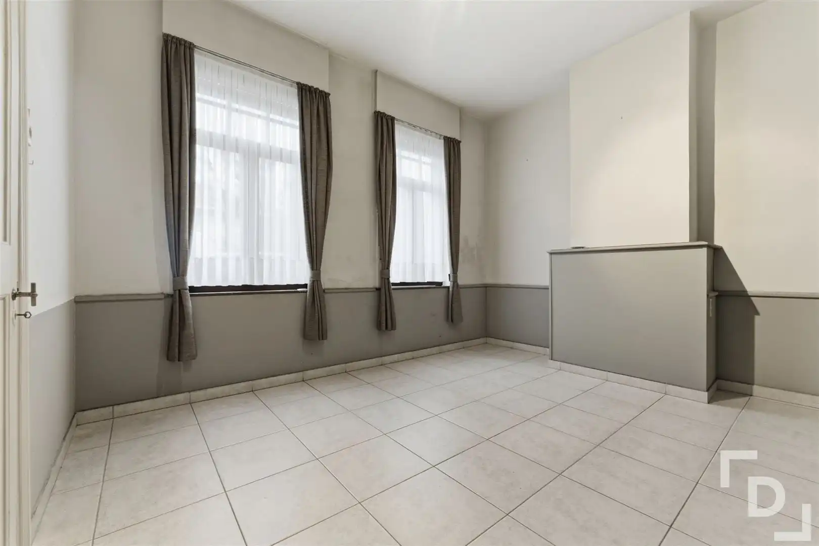 Ruime, te renoveren woning met inpandige garage te koop in centrum Watou foto 10