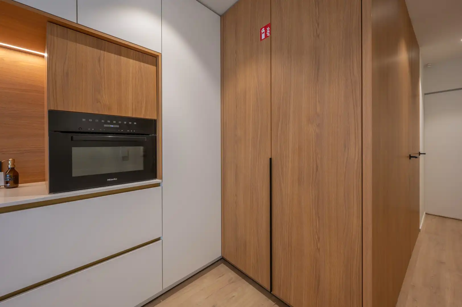 Stijlvol gerenoveerd appartement met zeezicht nabij het Heldenplein foto 5