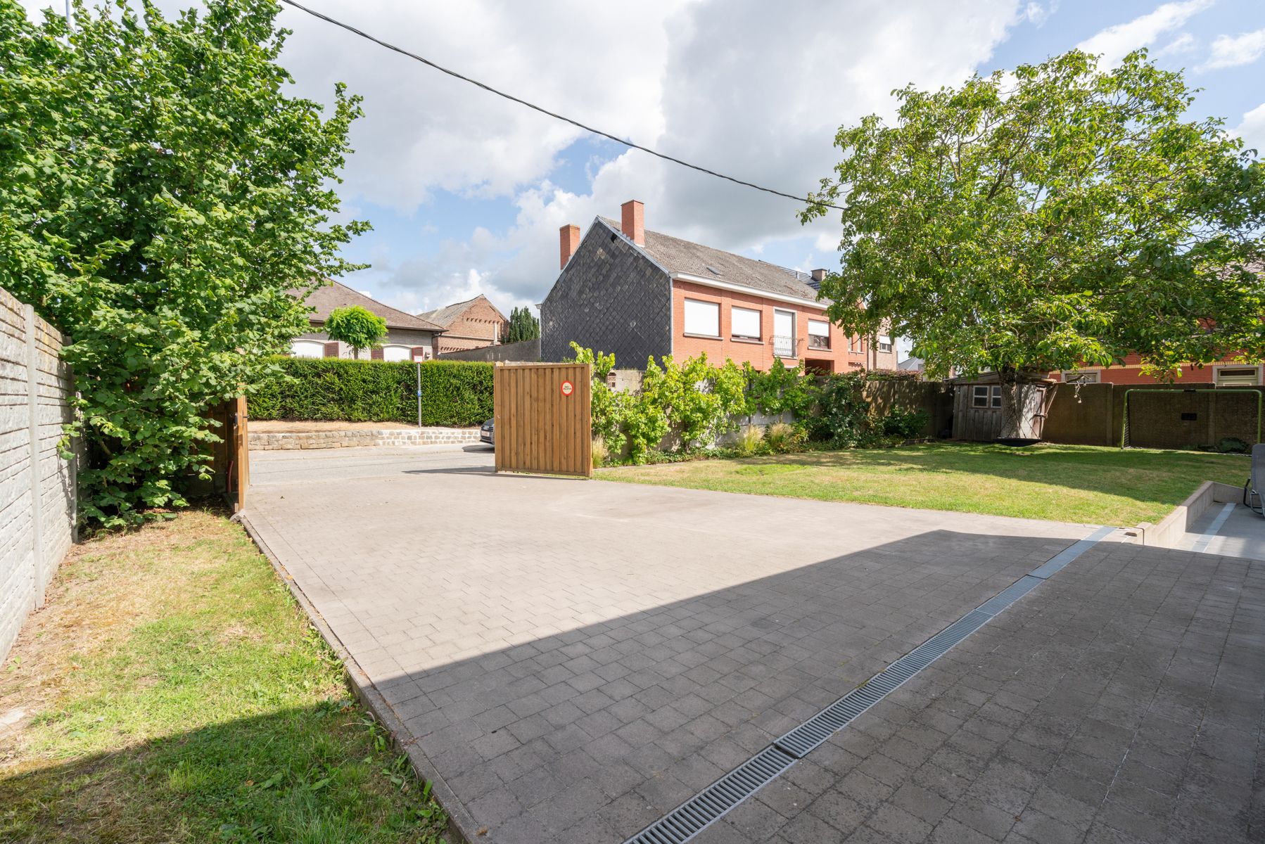 Instapklare halfopen bebouwing met 4 slaapkamers en tuin foto 17
