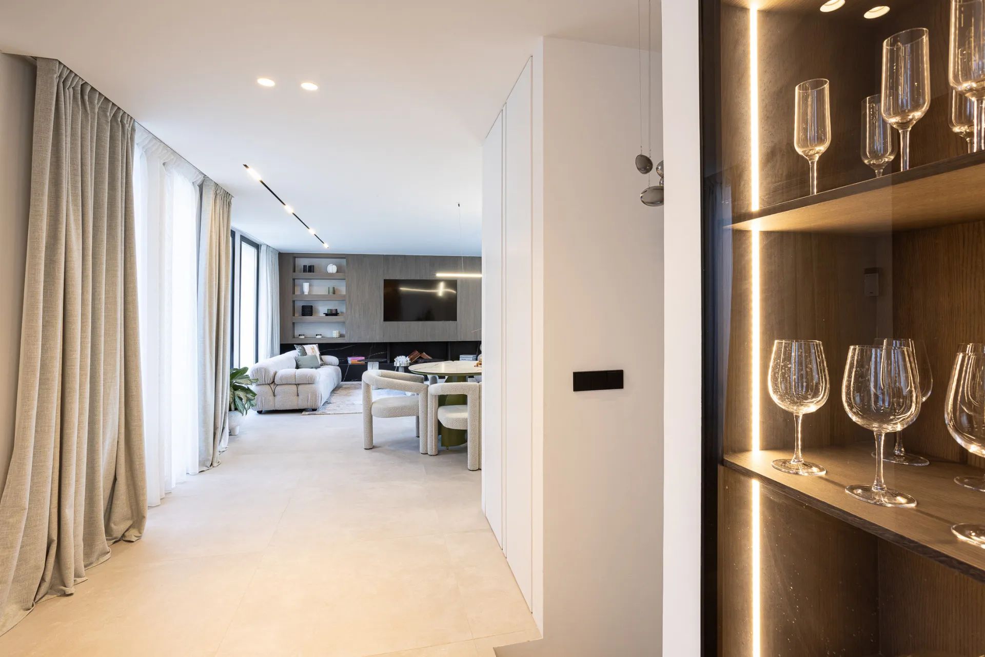 Ervaar ultieme luxe: exclusieve villa met infinity pool en panoramisch uitzicht in Nueva Andalucia foto 9