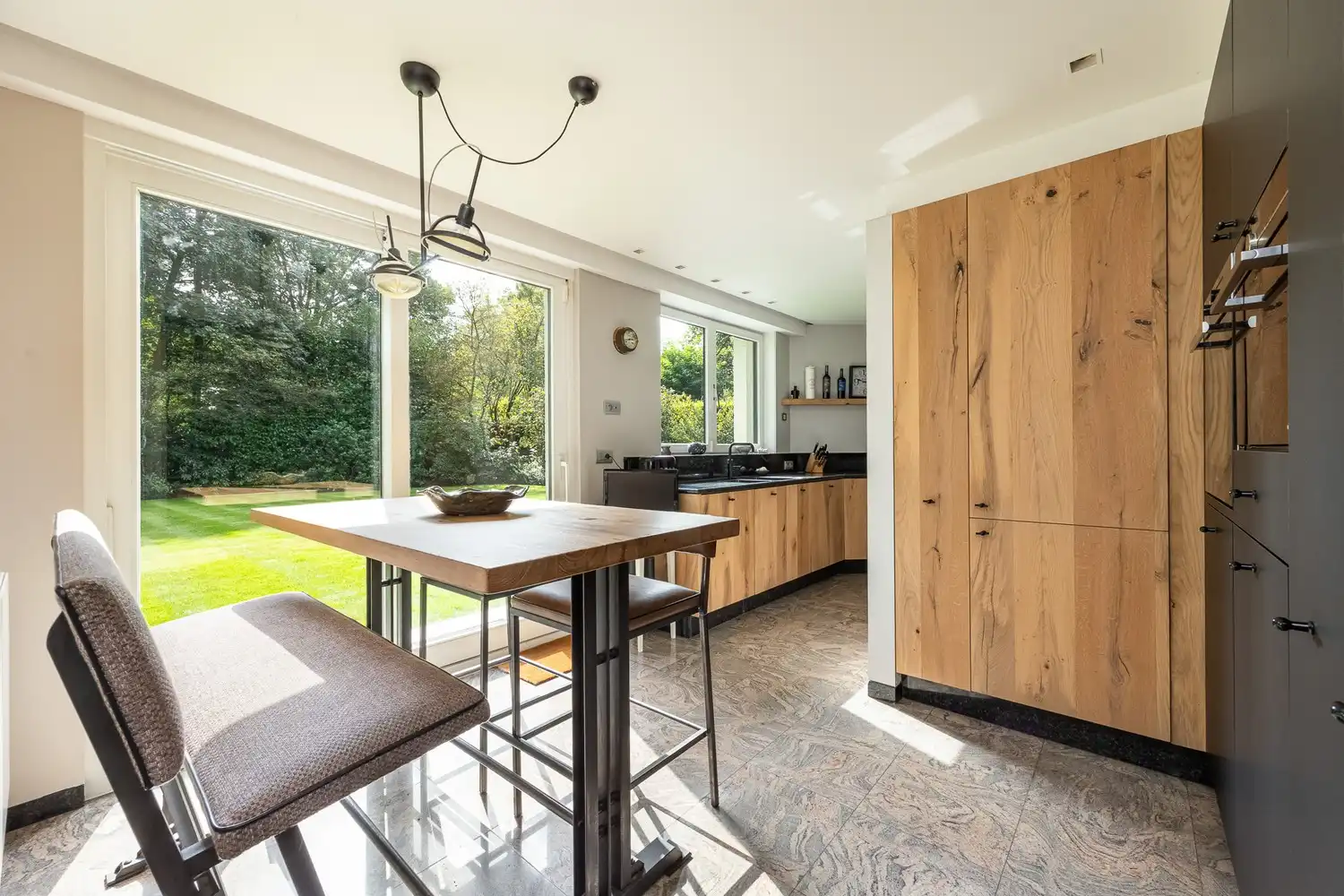 Modern gerenoveerde villa in doodlopende straat foto 11