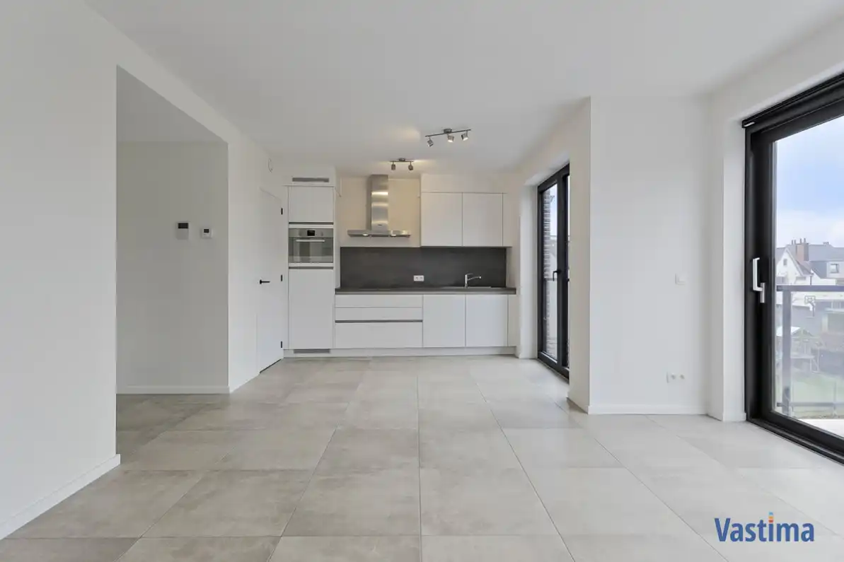 Recent appartement met 2 slaapkamers, terras, lift en garage foto 3