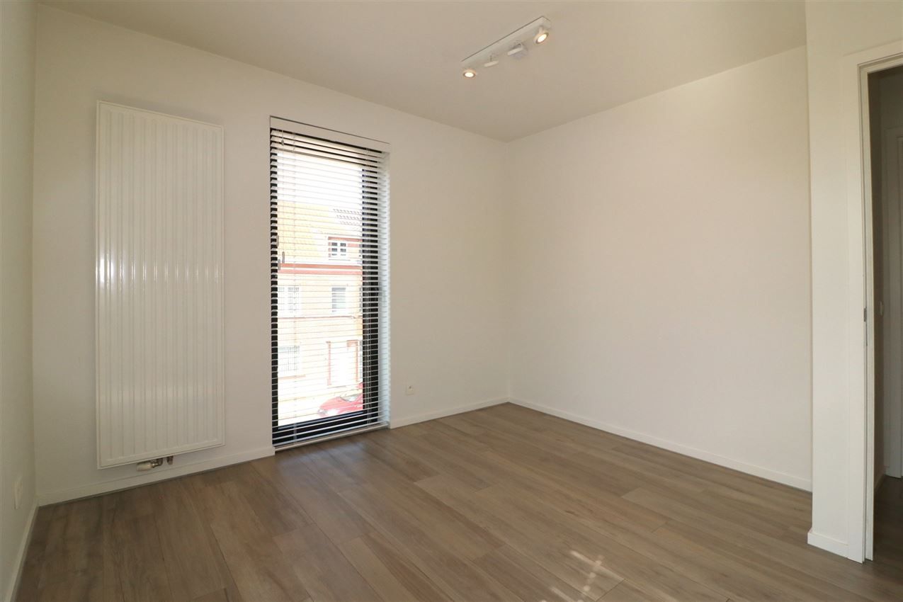 Zonnig appartement met ruim terras, twee slaapkamers in centrum foto 14