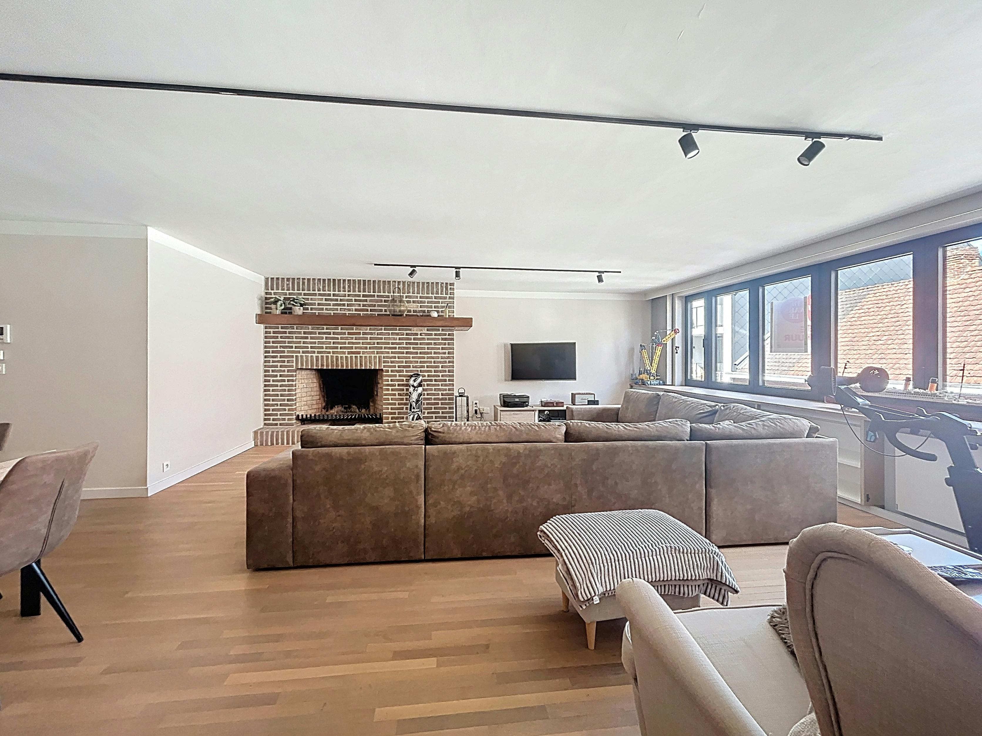 Bijzonder ruim appartement te huur centrum Waregem foto 3
