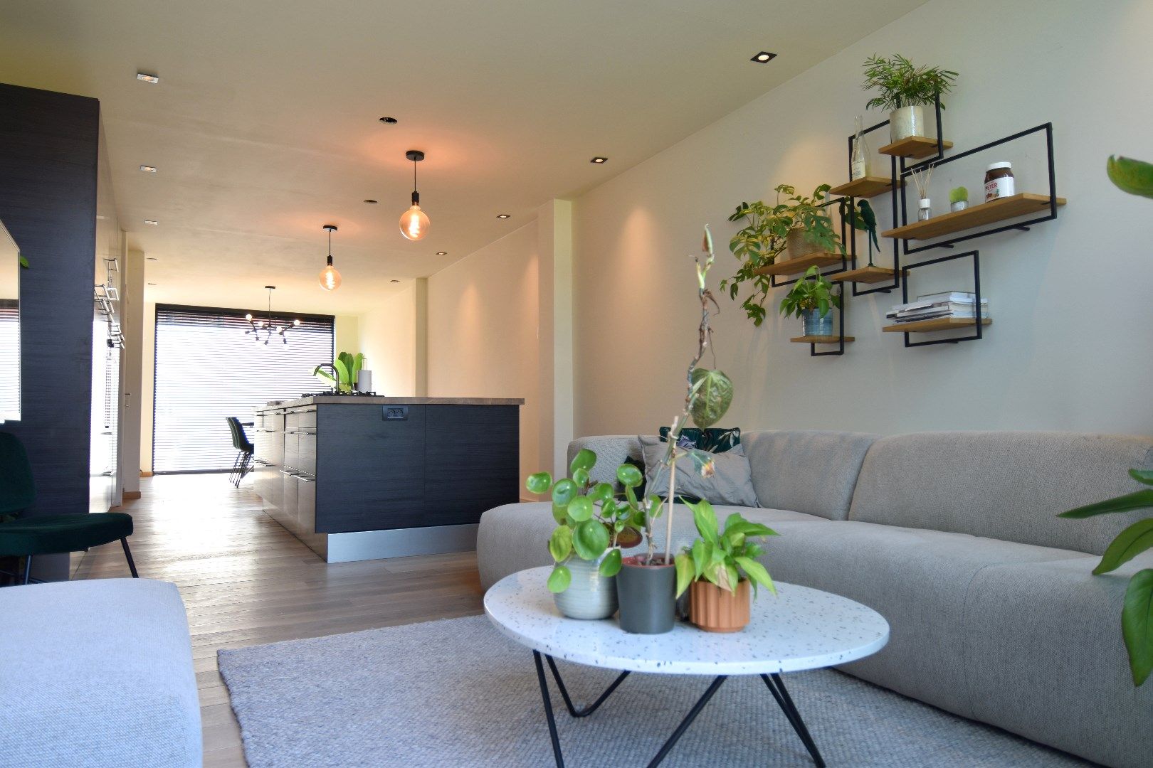 Instapklare rijwoning met 2 slaapkamers en mooi stukje tuin te koop in Moorsele foto 6