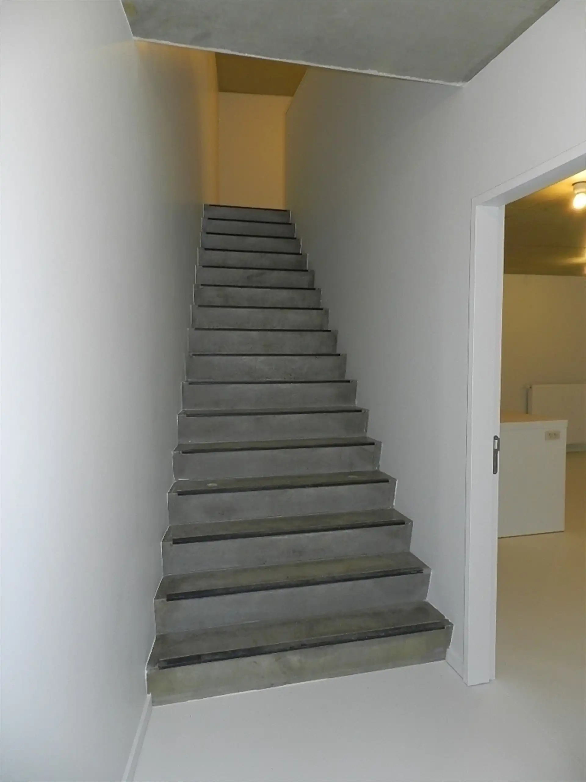 Exclusieve moderne woning met gemeenschappelijke binnentuin en ondergrondse autostaanplaats.  foto 9