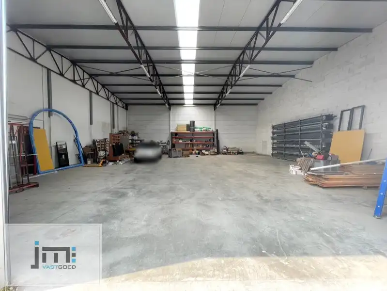 Bedrijfshal foto 3