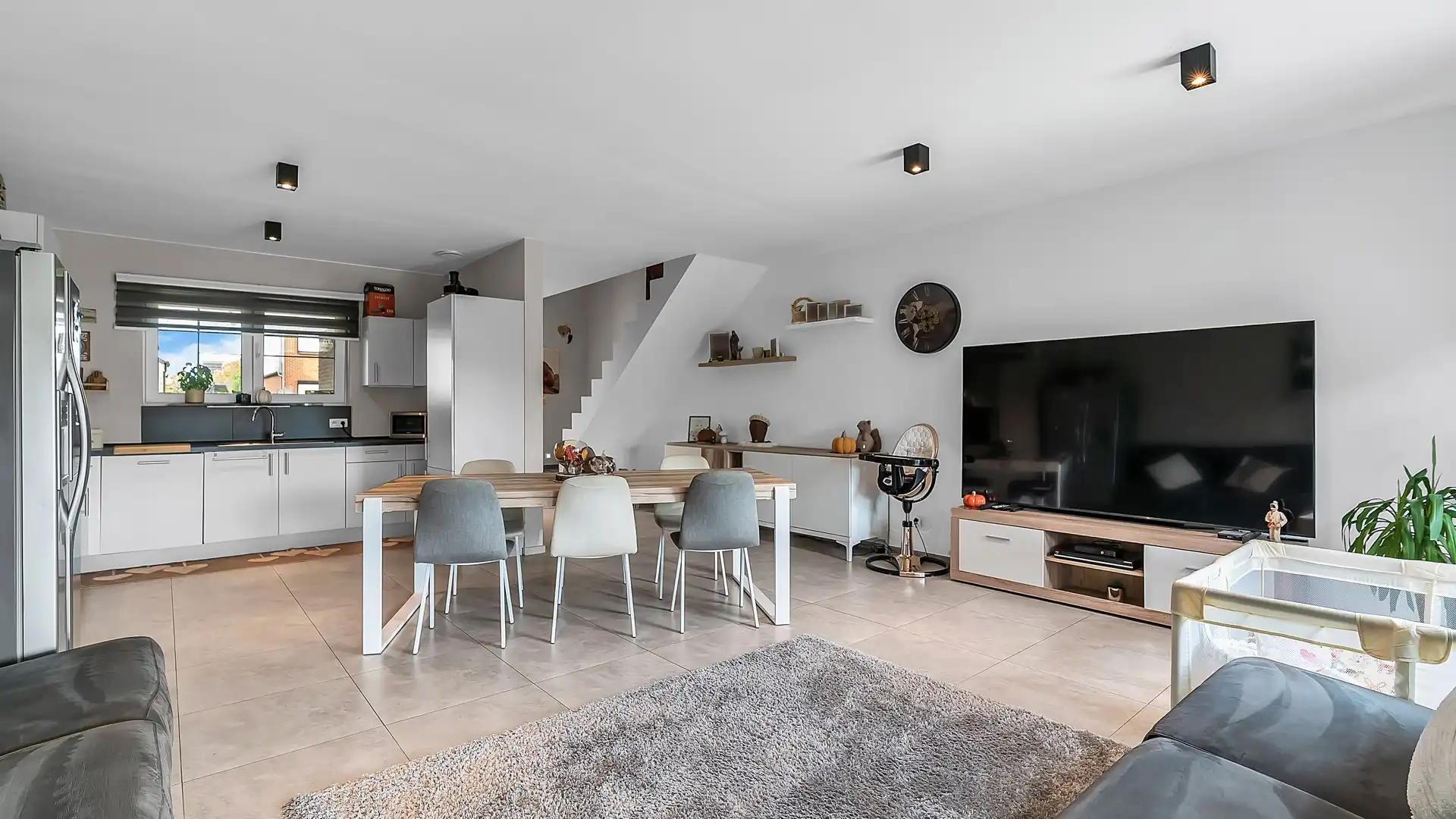 Ruime en energiezuinige nieuwbouwwoning met 5 slaapkamers, zonnige tuin en dubbele garage in Maasmechelen foto 3