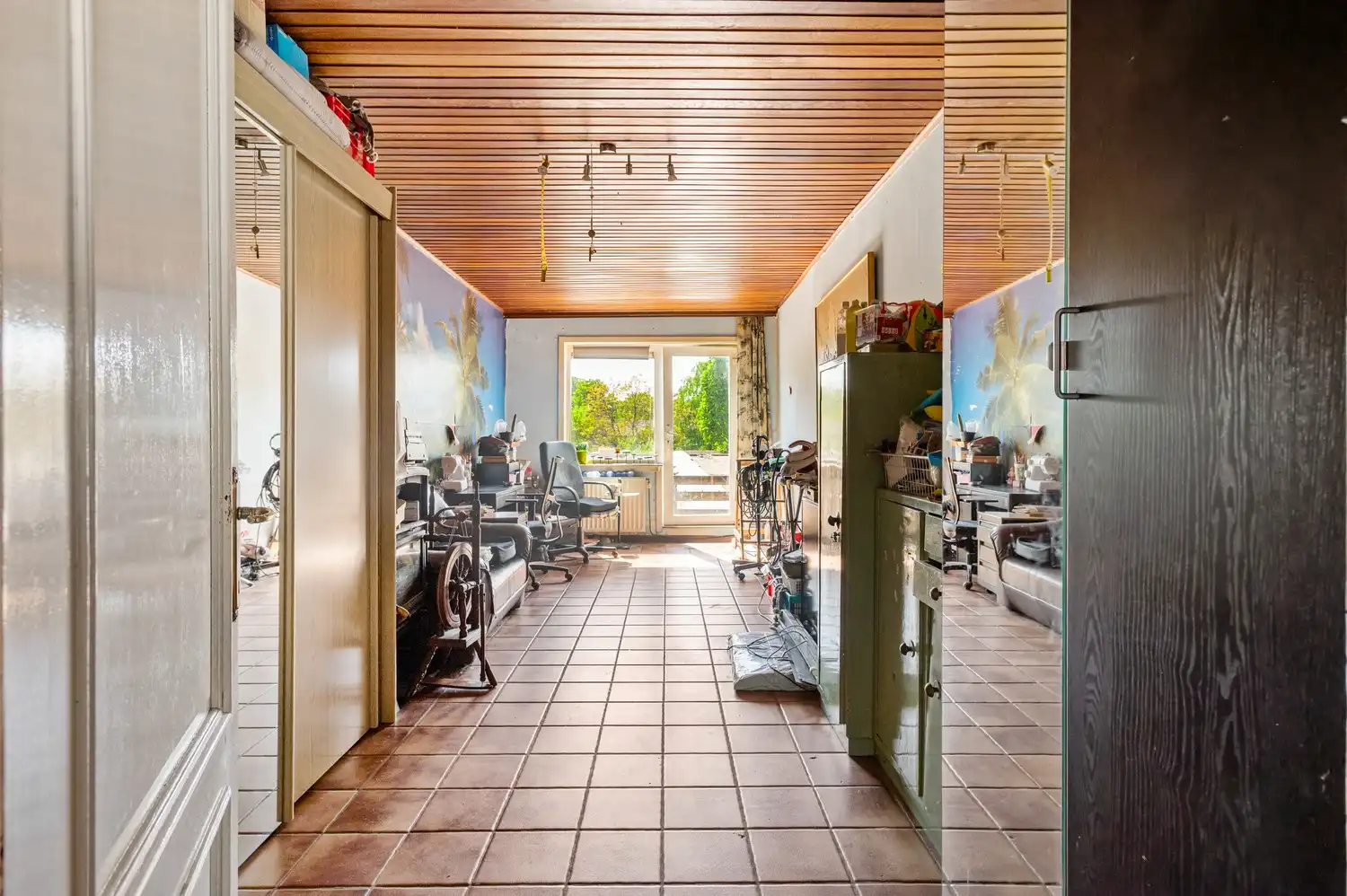 Ruim te renoveren duplex-appartement met 4 slaapkamers in Schoten! foto 7