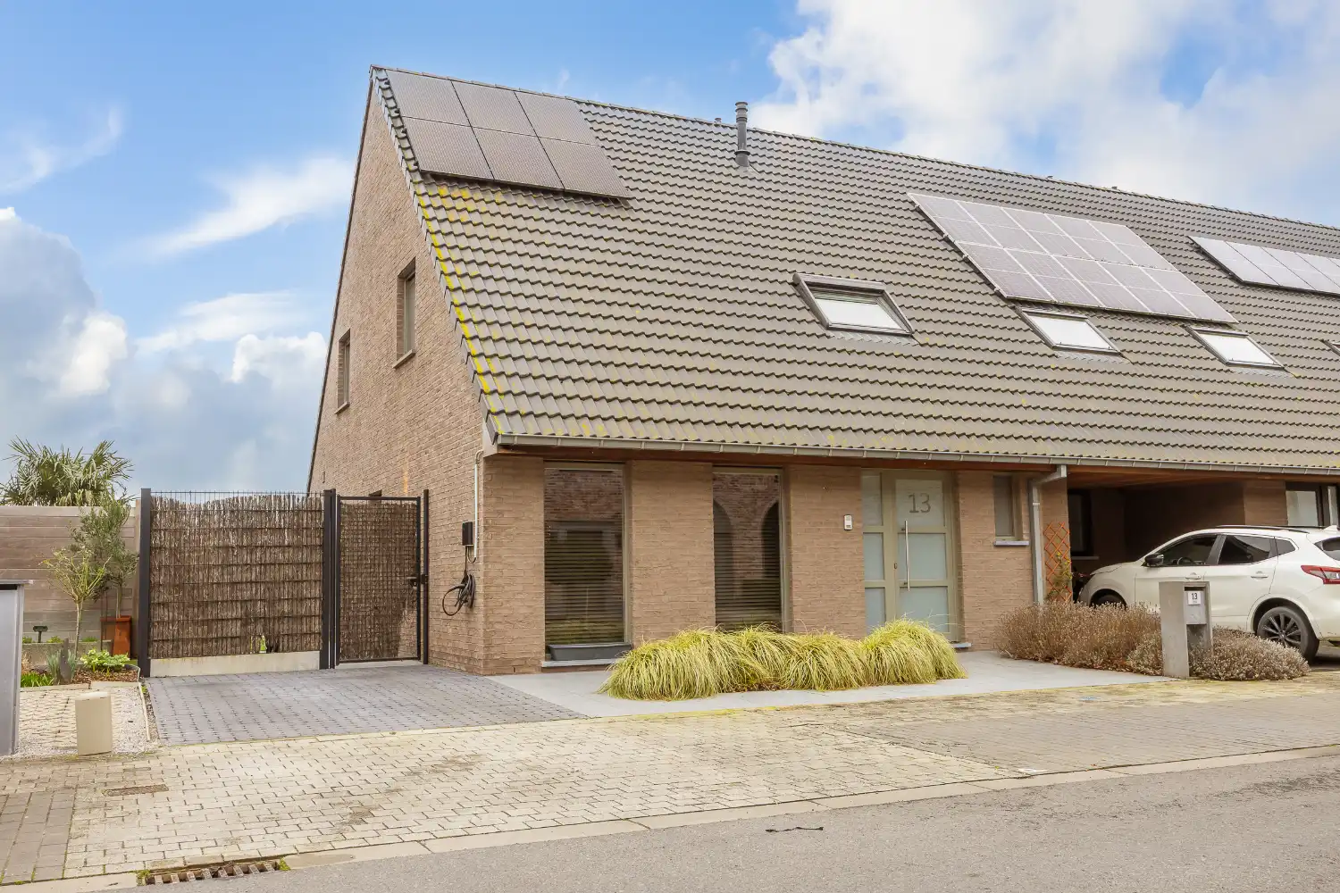 Instapklare halfopen bebouwing in rustige woonwijk te Bredene foto {{pictureIndex}}