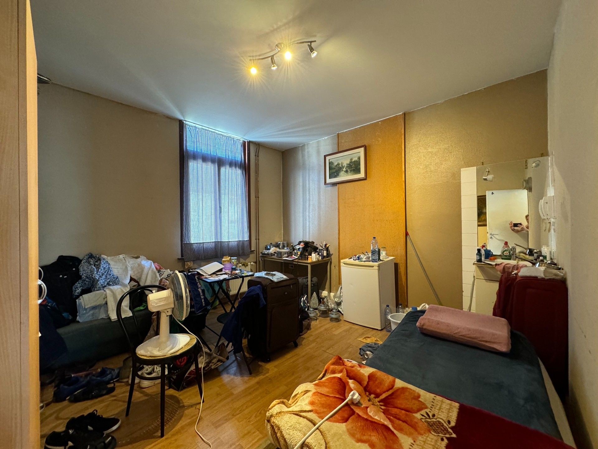 OPBRENGSTEIGENDOM MET 4 KAMERS EN 1 STUDIO foto 5