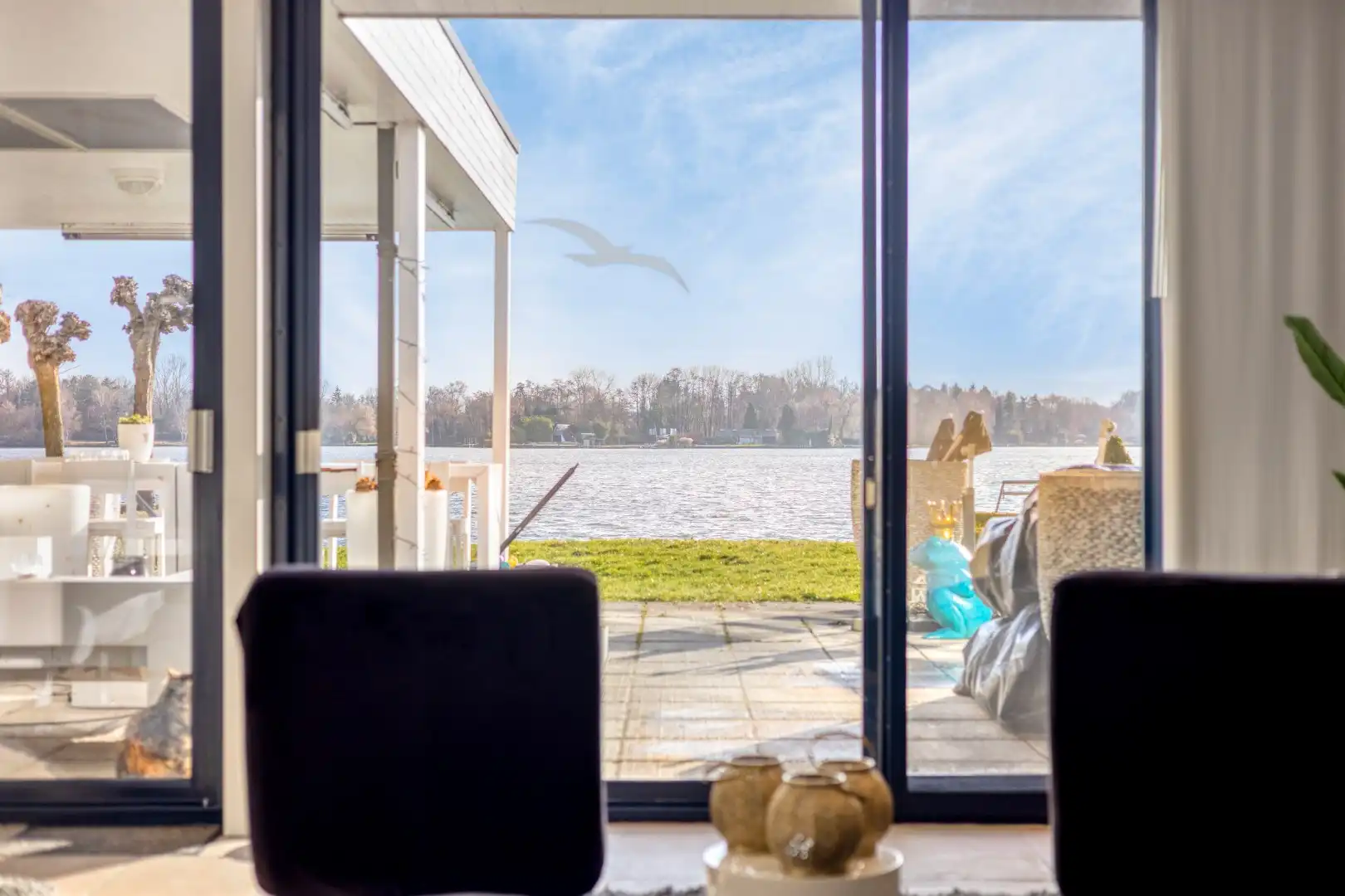 !! NIEUWE VOORWAARDEN !! Villa op een uiterst exclusieve locatie aan een prachtig privémeer foto 12