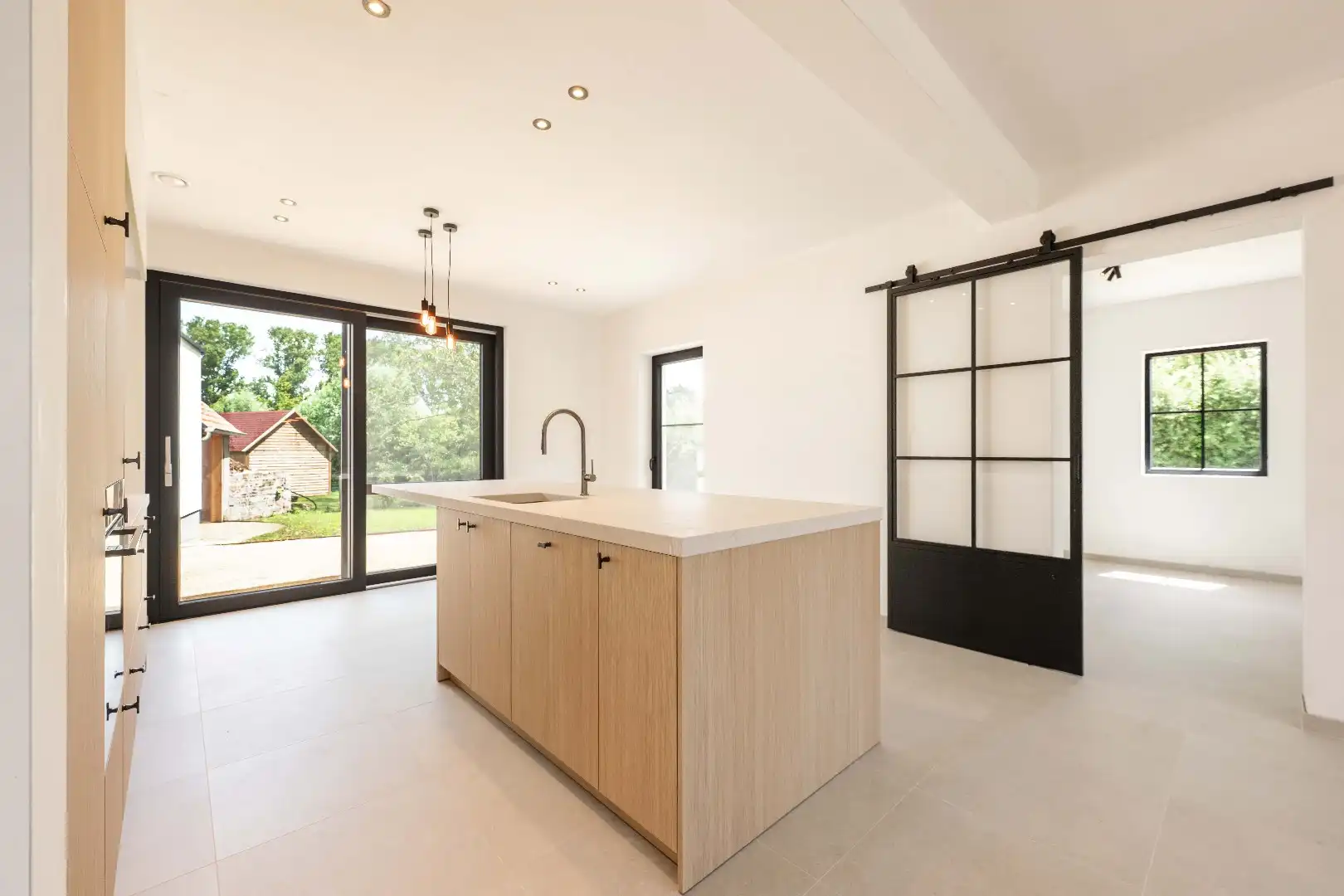 PRACHTIG TOTAAL GERENOVEERDE GEZINSWONING MET 3 SLAAPKAMERS foto 4