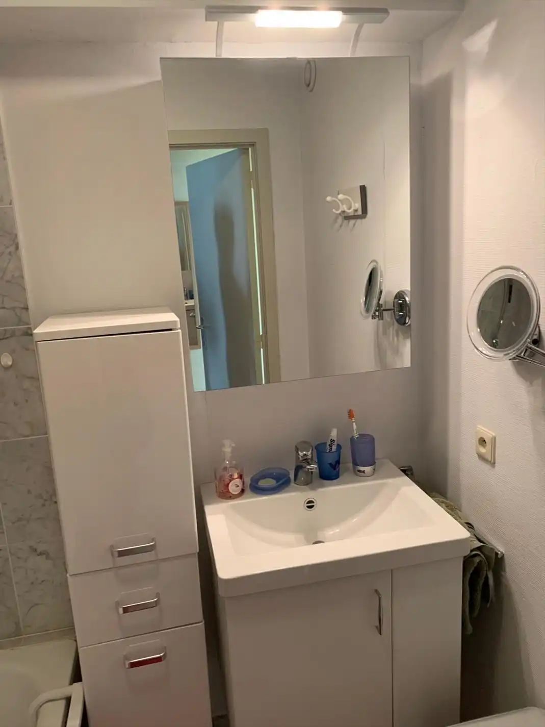 Gemeubeld appartement met twee slaapkamers - lateraal zeezicht op zonnig terras foto 9