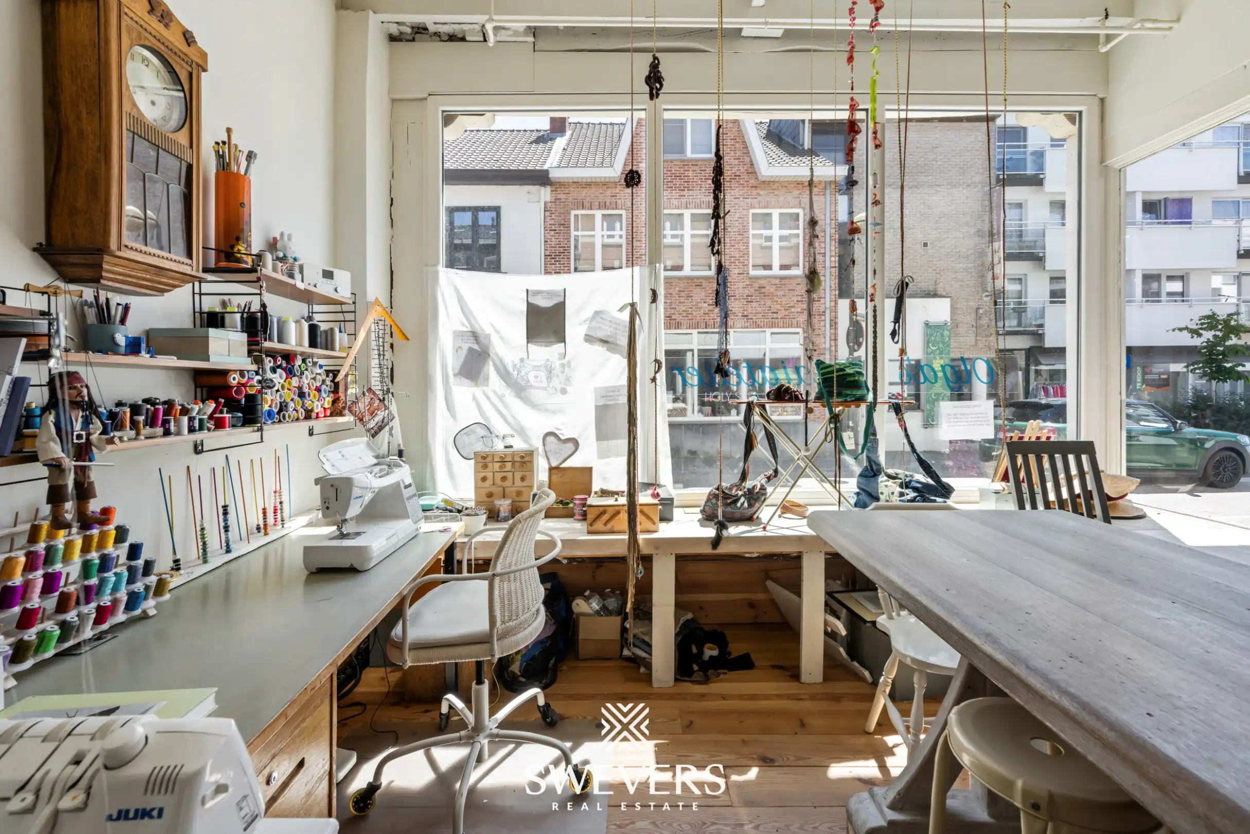 Ruim duplex appartement met groot terras en 2 vergunde handelspanden foto 4