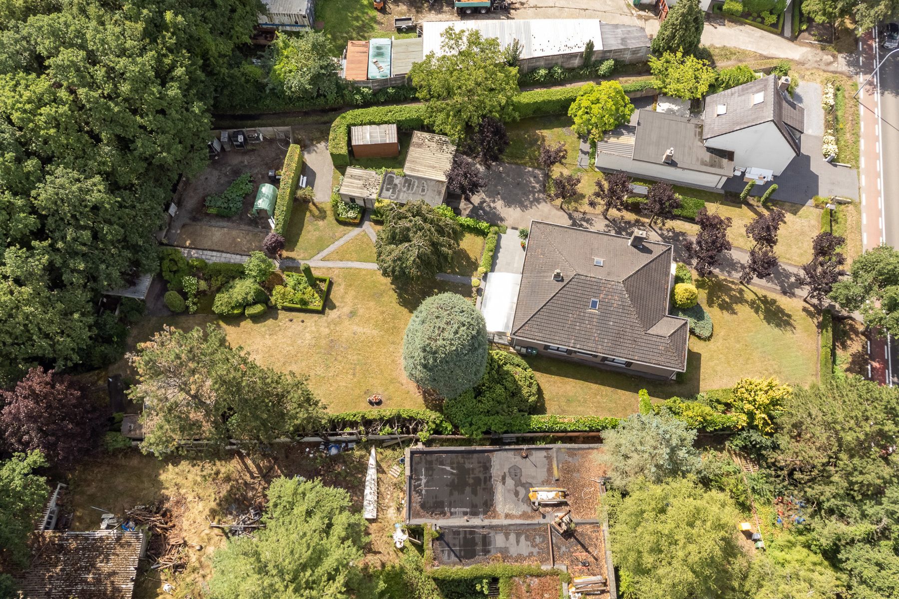 Laagbouwwoning met 4 slaapkamers op een perceel van 2.148m². foto 25